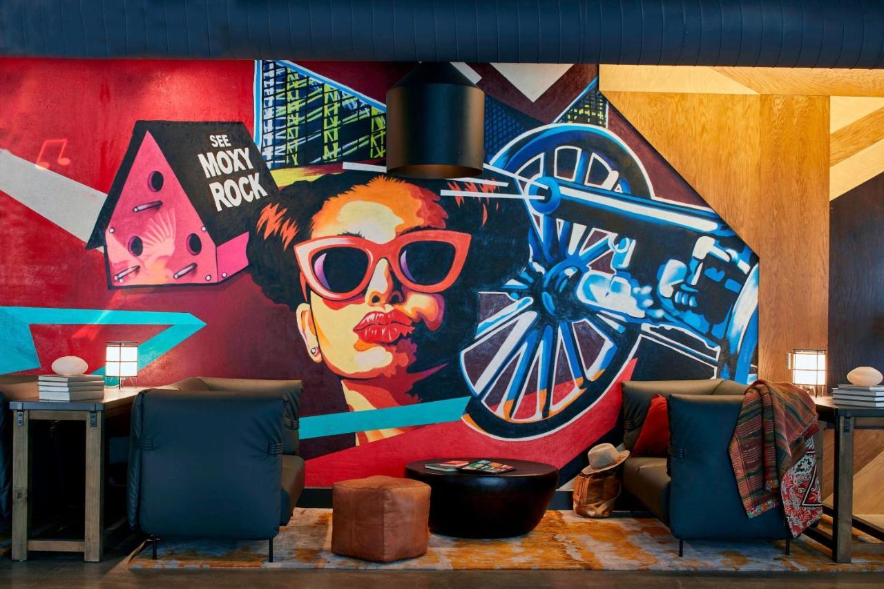 Moxy Downtown 4*