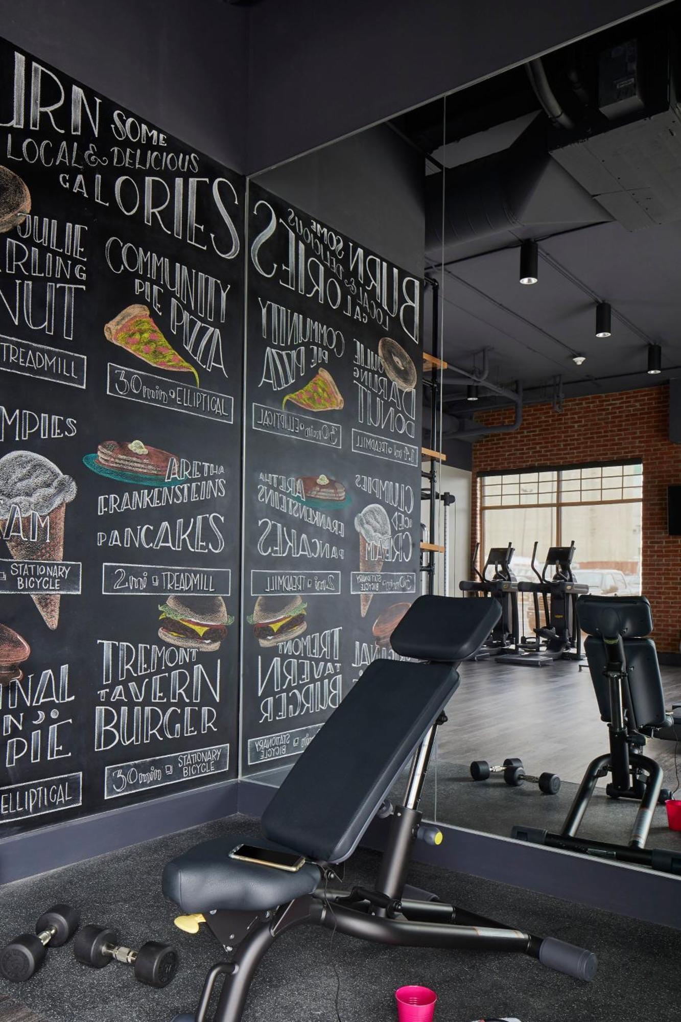 Hotel Moxy Downtown 4*
